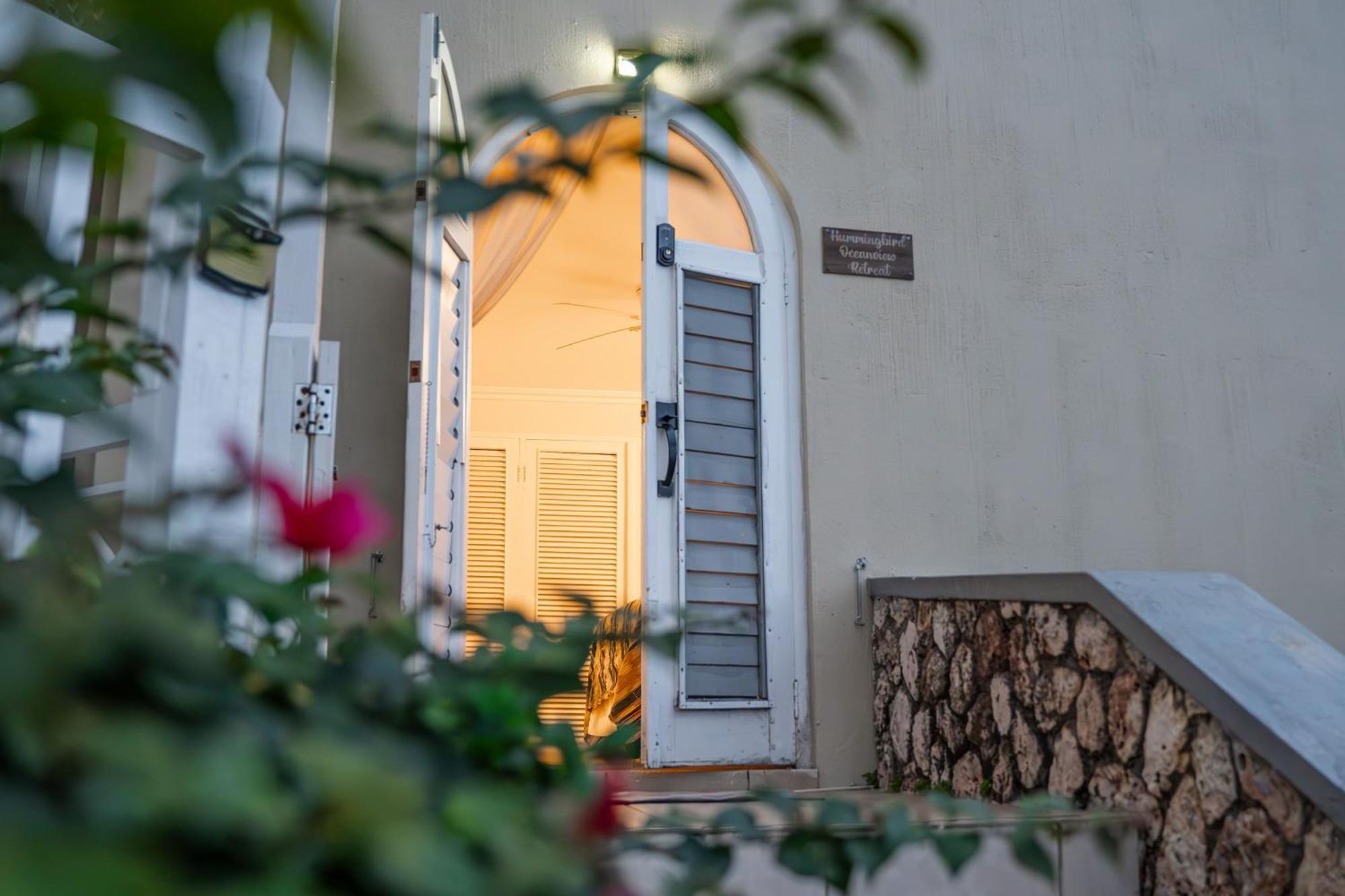 Hummingbird Retreat - Luxury Oceanview Apt, 7-Minute Walk To Beach Ocho Ríos Extérieur photo