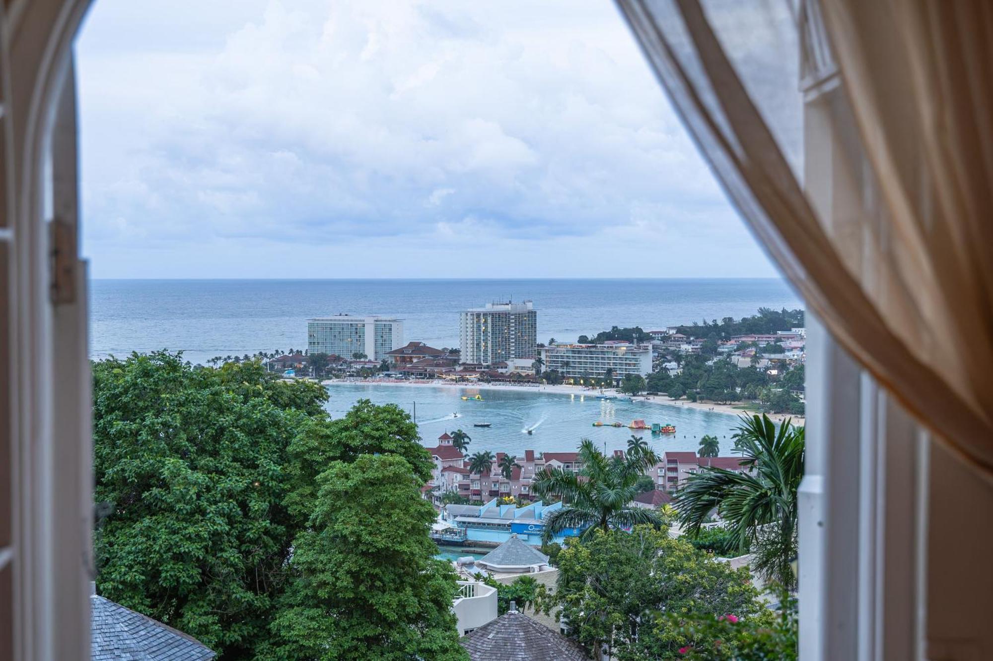 Hummingbird Retreat - Luxury Oceanview Apt, 7-Minute Walk To Beach Ocho Ríos Extérieur photo